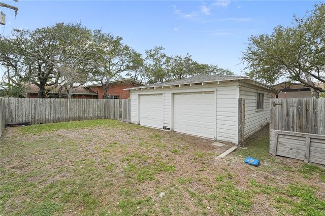 145 S Rife St, Aransas Pass, TX 78336