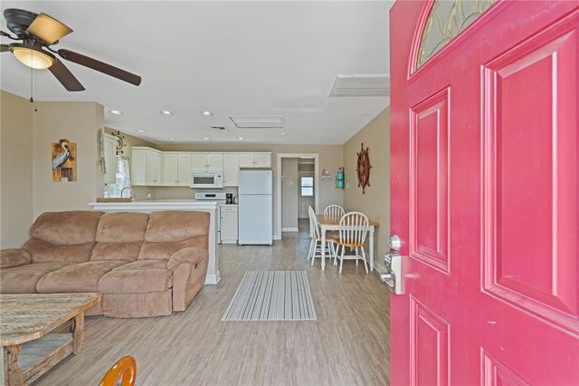 145 S Rife St, Aransas Pass, TX 78336