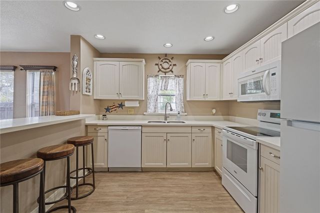 145 S Rife St, Aransas Pass, TX 78336