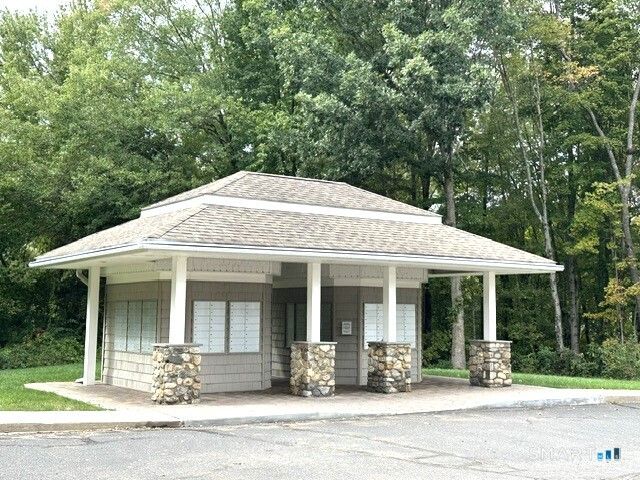 132 Meadow Brook Road 132, Oxford, CT 06478