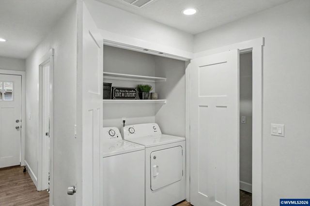 2210 4th St NE, Salem, OR 97301