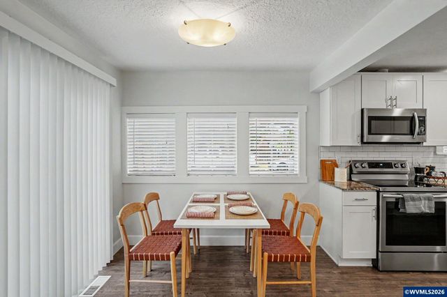 2210 4th St NE, Salem, OR 97301