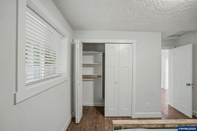 2210 4th St NE, Salem, OR 97301