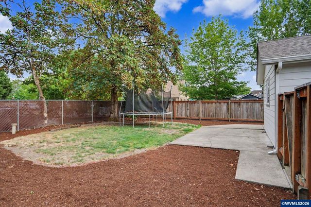 2210 4th St NE, Salem, OR 97301
