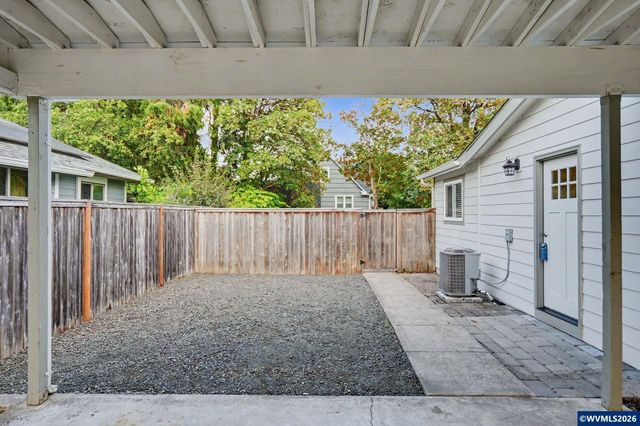 2210 4th St NE, Salem, OR 97301