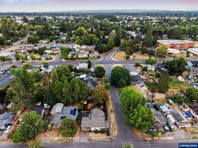 2210 4th St NE, Salem, OR 97301