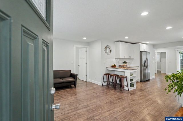 2210 4th St NE, Salem, OR 97301