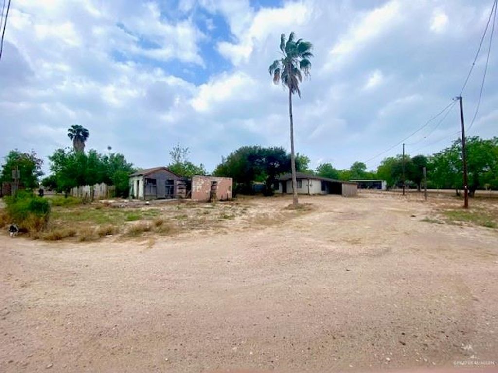 1006 Vela Jackson Avenue B, La Joya, TX 78560