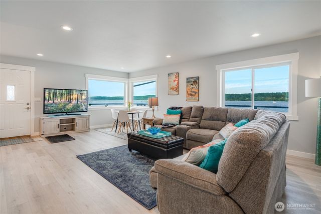 5341 S Bercot Road, Freeland, WA 98249