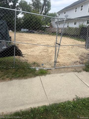 1155 E Lincoln Street, Birmingham, MI 48009