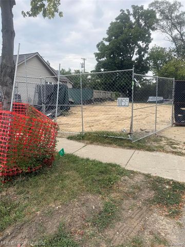 1155 E Lincoln Street, Birmingham, MI 48009