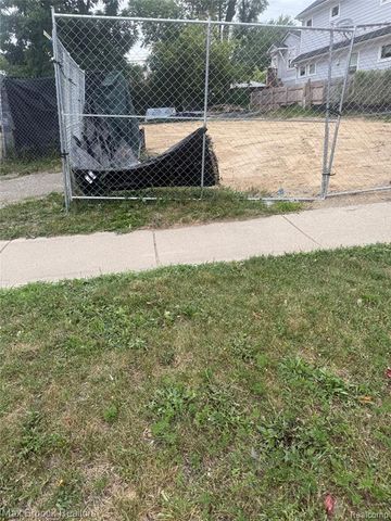 1155 E Lincoln Street, Birmingham, MI 48009
