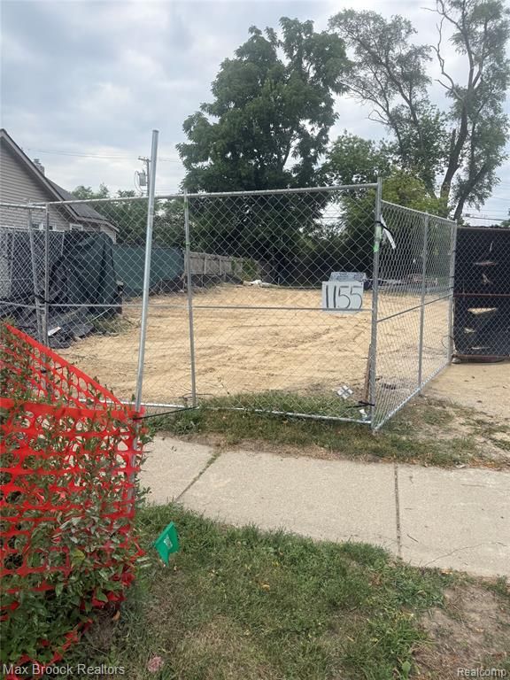 1155 E Lincoln Street, Birmingham, MI 48009