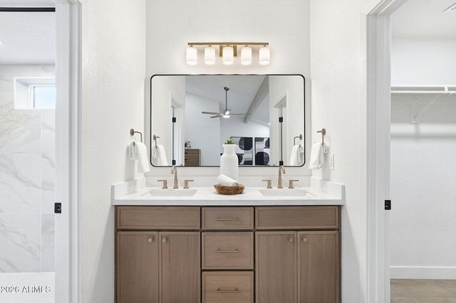 1750 W KIOWA Avenue, Mesa, AZ 85202