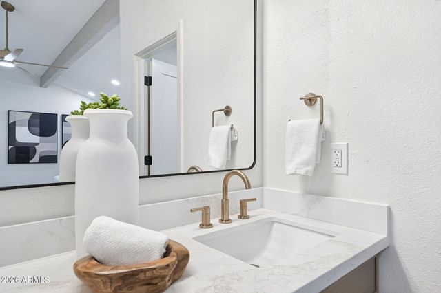 1750 W KIOWA Avenue, Mesa, AZ 85202