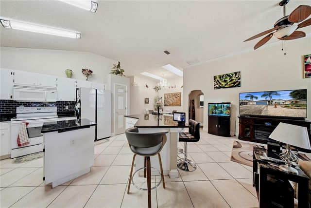 6804 MIRROR LAKE AVENUE, Tampa, FL 33634