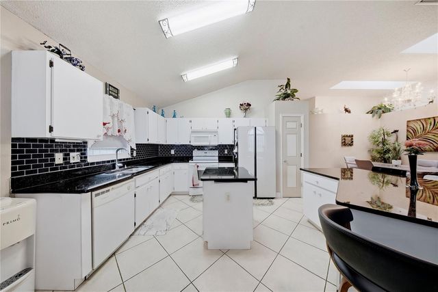 6804 MIRROR LAKE AVENUE, Tampa, FL 33634