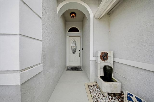 6804 MIRROR LAKE AVENUE, Tampa, FL 33634