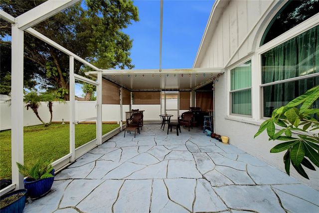 6804 MIRROR LAKE AVENUE, Tampa, FL 33634