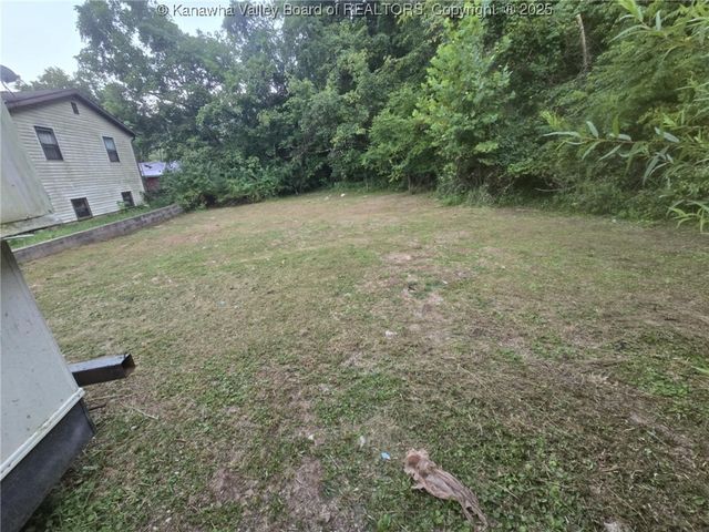 4253 W Washington Street, Charleston, WV 25387