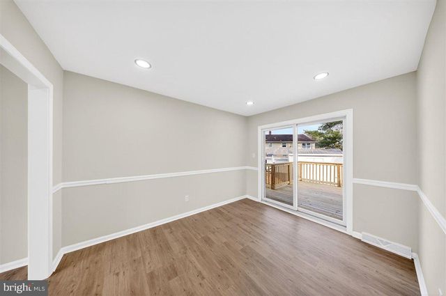 24 VANSANT RD, Newark, DE 19711