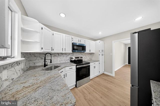 24 VANSANT RD, Newark, DE 19711