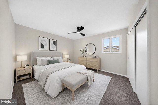 24 VANSANT RD, Newark, DE 19711