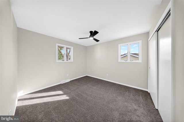 24 VANSANT RD, Newark, DE 19711