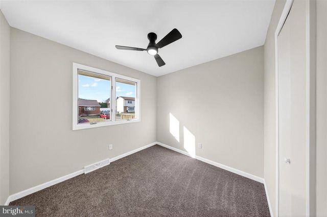 24 VANSANT RD, Newark, DE 19711