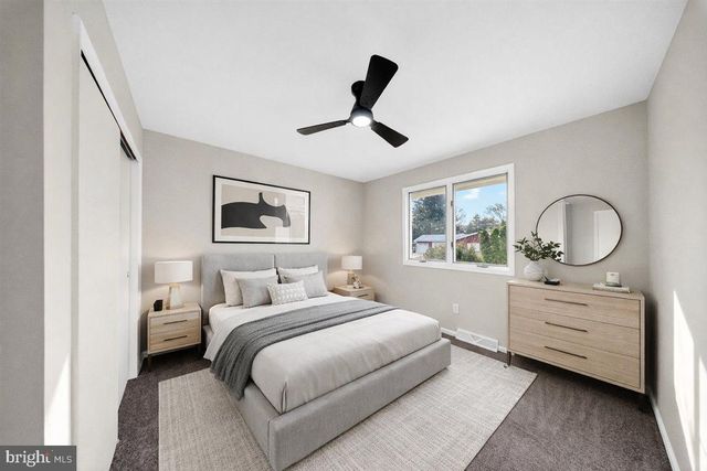 24 VANSANT RD, Newark, DE 19711