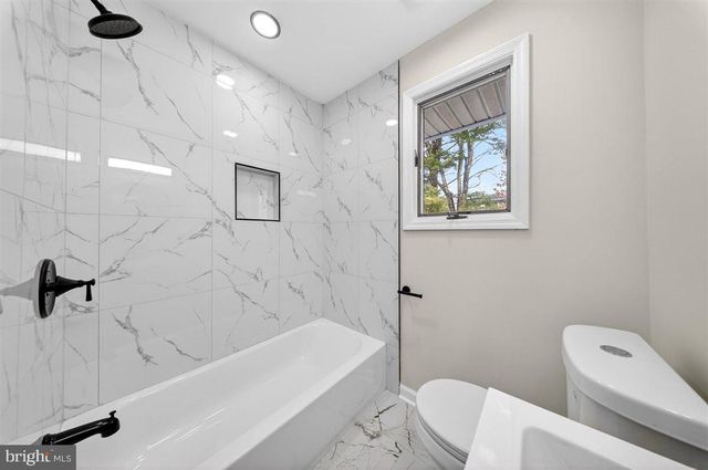 24 VANSANT RD, Newark, DE 19711