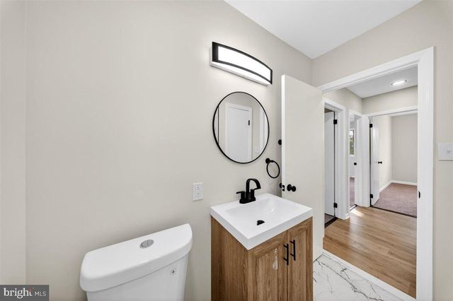 24 VANSANT RD, Newark, DE 19711