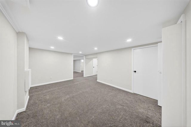 24 VANSANT RD, Newark, DE 19711