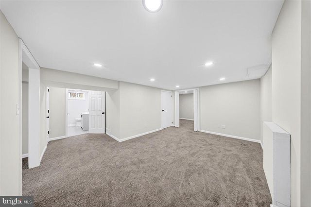 24 VANSANT RD, Newark, DE 19711