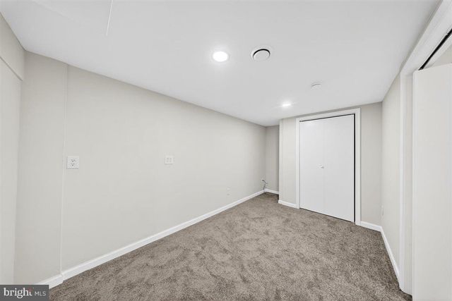 24 VANSANT RD, Newark, DE 19711