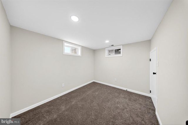 24 VANSANT RD, Newark, DE 19711