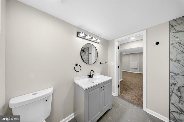 24 VANSANT RD, Newark, DE 19711