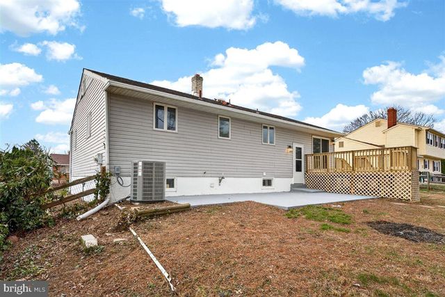 24 VANSANT RD, Newark, DE 19711