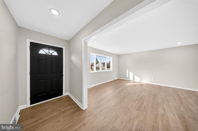 24 VANSANT RD, Newark, DE 19711