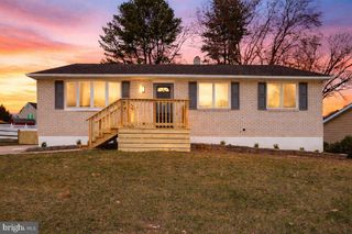 24 VANSANT RD, Newark, DE 19711