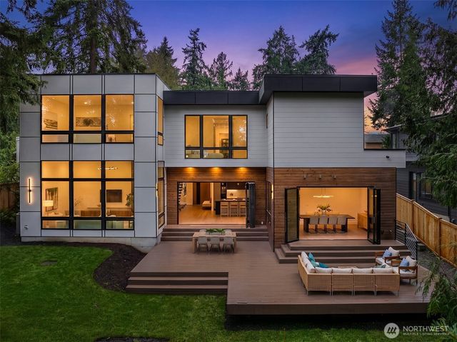 10656 Woodhaven Lane, Bellevue, WA 98004