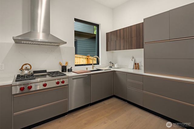 10656 Woodhaven Lane, Bellevue, WA 98004