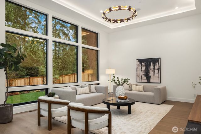 10656 Woodhaven Lane, Bellevue, WA 98004