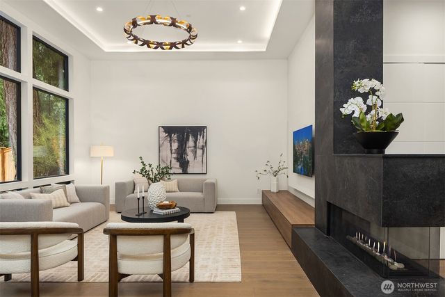 10656 Woodhaven Lane, Bellevue, WA 98004