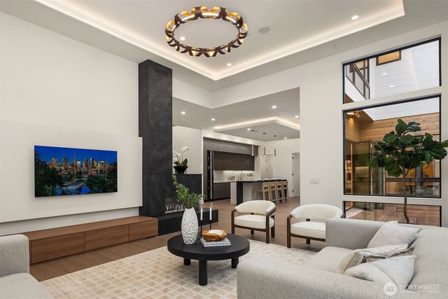 10656 Woodhaven Lane, Bellevue, WA 98004