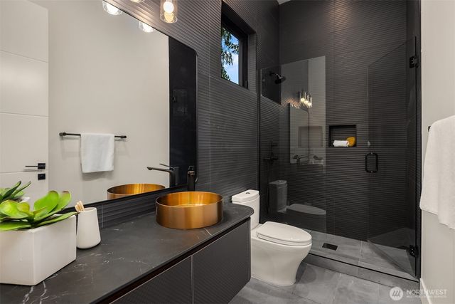 10656 Woodhaven Lane, Bellevue, WA 98004