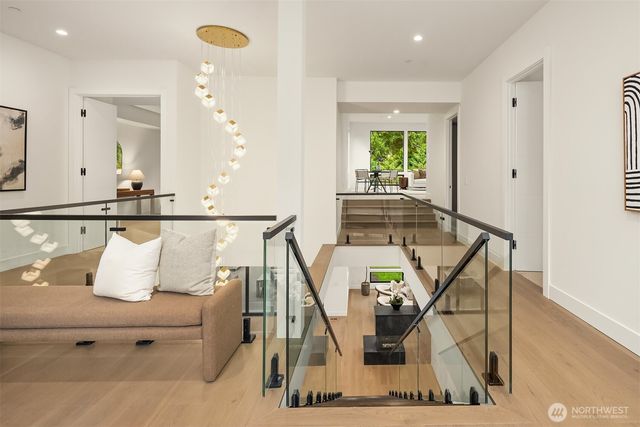 10656 Woodhaven Lane, Bellevue, WA 98004