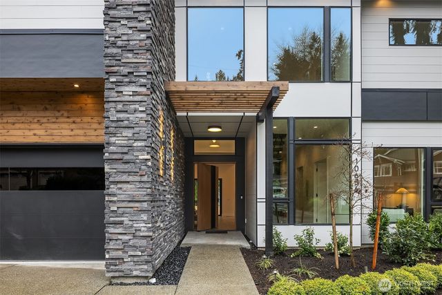 10656 Woodhaven Lane, Bellevue, WA 98004