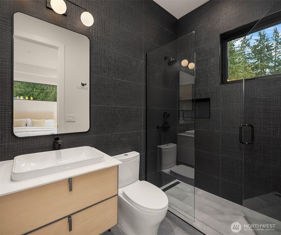 10656 Woodhaven Lane, Bellevue, WA 98004