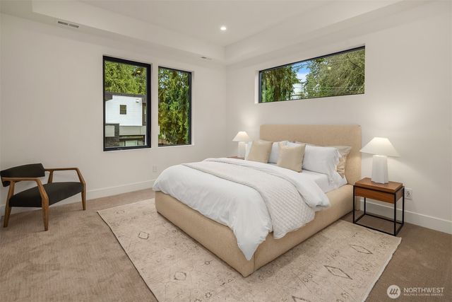 10656 Woodhaven Lane, Bellevue, WA 98004